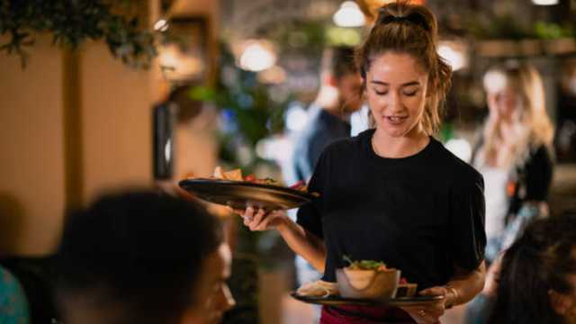 CAMARERO DE SALA PARA MOLINS DE REI