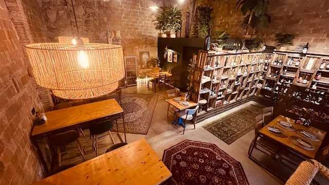 JEFE SALA. RESTAURANTE EN  LLAGOSTERA