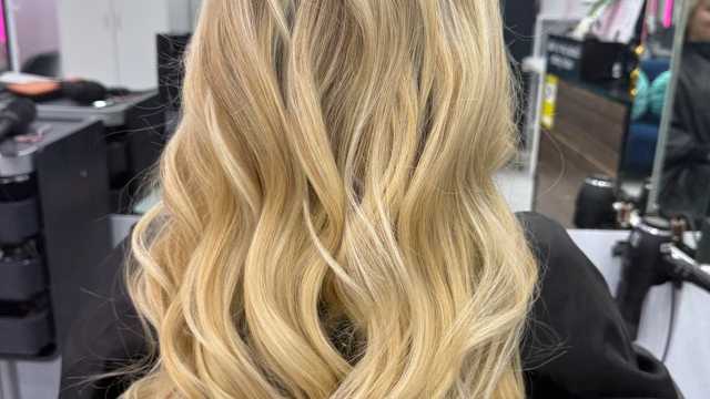 OFICIAL DE PELUQUERÍA