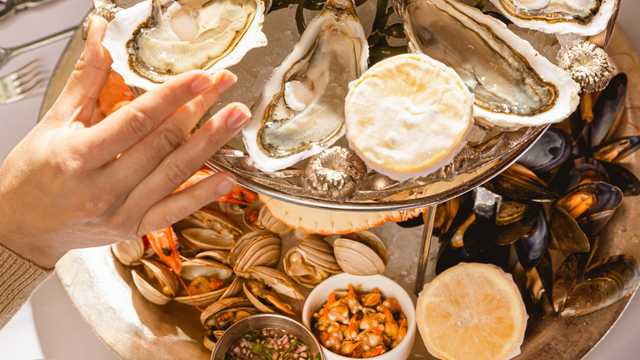 Head Waiter / Waitress