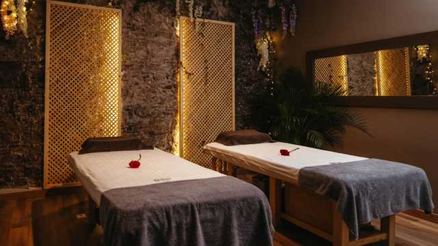¡Estamos buscando masajista y esteticista! 💆‍♀️✨