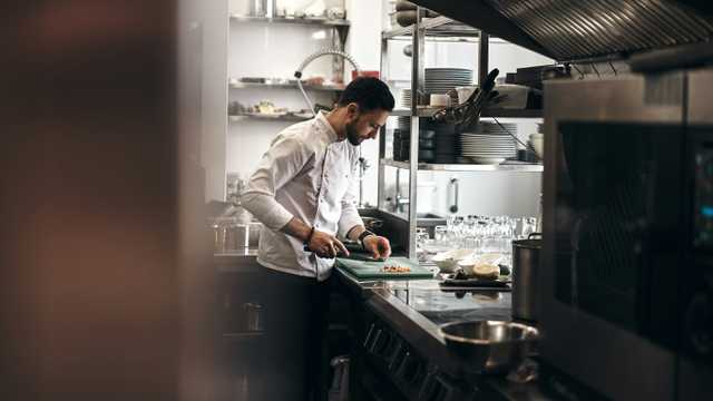 Cocinero/a y Ayudante/a de Cocina