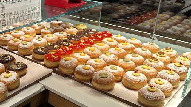Bakery sales associate