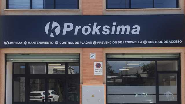 Personal de limpieza con discapacidad