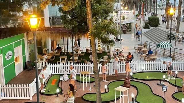Vacante empleado minigolf