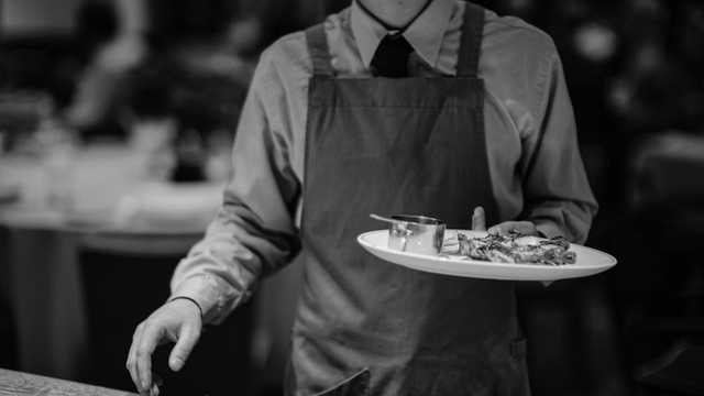 Commis Waiter / Waitress