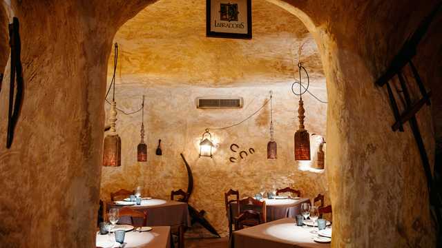 Camarero/a Ayudante/a de Camarero/a