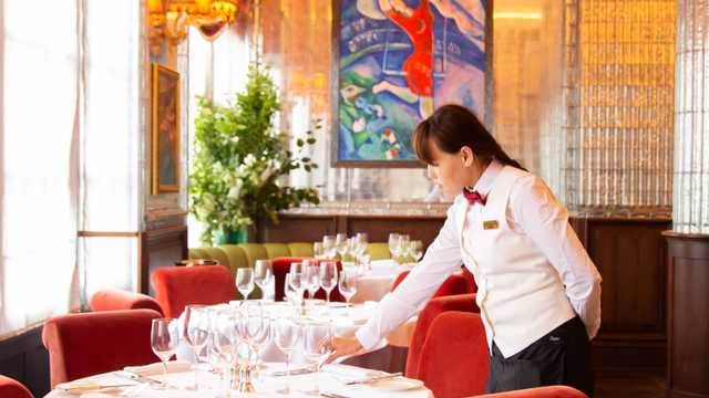 Head Waiter / Waitress