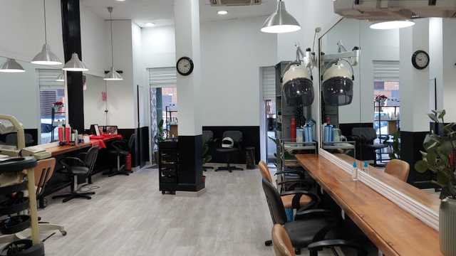 Oficial de Peluquería