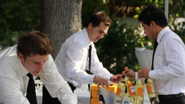 CAMAREROS/AS CON INGLÉS – EVENTO CORPORATIVO EN ARGENTONA