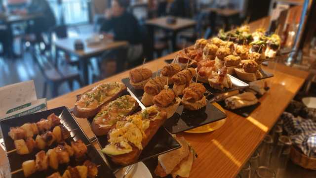 Cocinero/a y Ayudante/a de Cocina