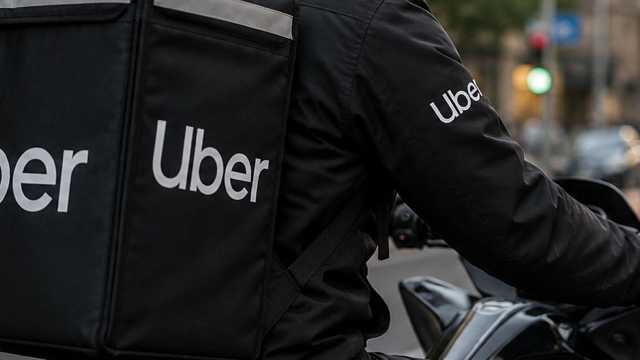 Repartidor con moto propia UBER