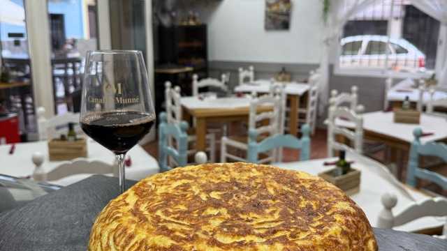 Camarero/a y Ayudante/a de Cocina