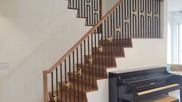 Experienced railing carpenter