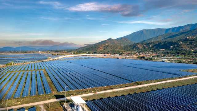 Comercial Solar Bilingüe Inglés/Español