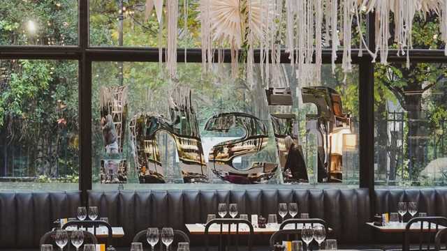 Restaurant Receptionist-Host