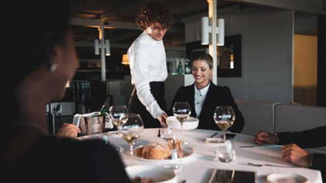 CAMARERO/A SALA PROFESIONAL - BAR DE ALTA COCINA 1600-1800 NETOS