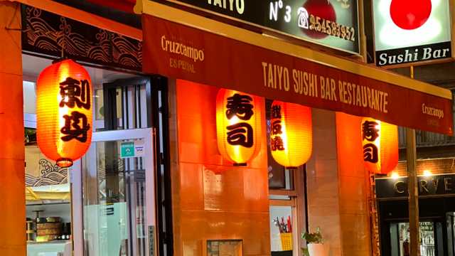 Camarero/a y Ayudante/a de Cocina