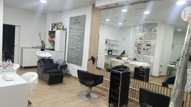 Oficial de Peluquería