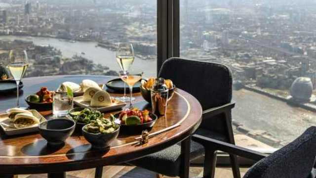 Commis Waiter / Waitress