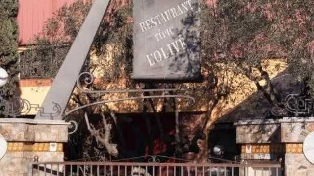 Ayudante de cocina adelantando