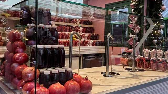 Serving Assistant - Dessert Kiosk