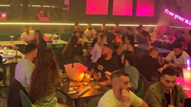 Waiter / Waitress