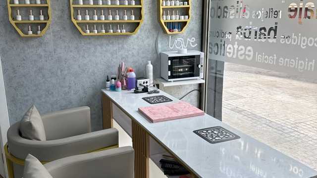 Manicurista Técnica Uñas Acrilicas