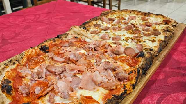 Cercasi pizzaiolo con esperienza