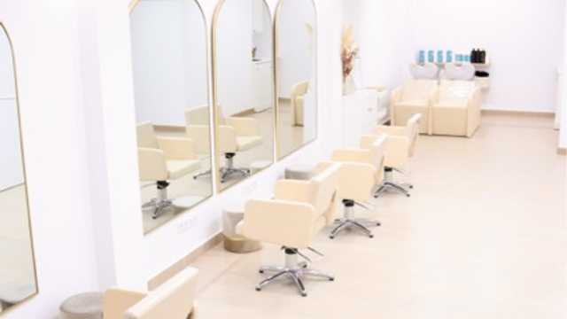 Ayudante avanzada de peluquería (20h) – Salón especializado en color