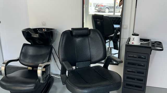 Peluquero/a manicurista y masajista