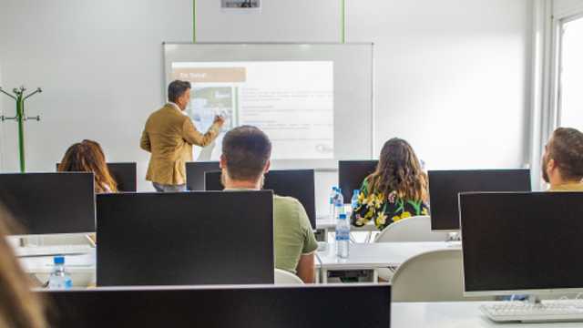 Profesor/a autoescuela (Formador/a Vial) - Teórica en Granada