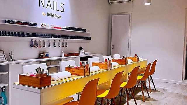 Manicurista Técnica Uñas Acrílicas ( no es temporal)