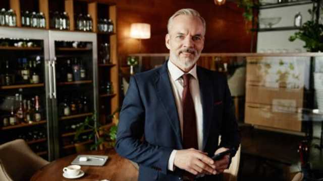 GERENTE PARA RESTAURANTE MULTIESPACIOS CON SALONES Y MÚSICA EN VIVO