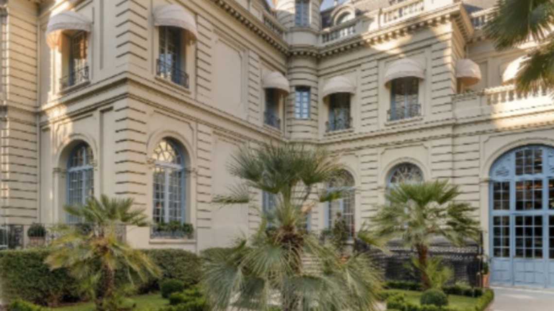 HOTEL LUJO  cover image