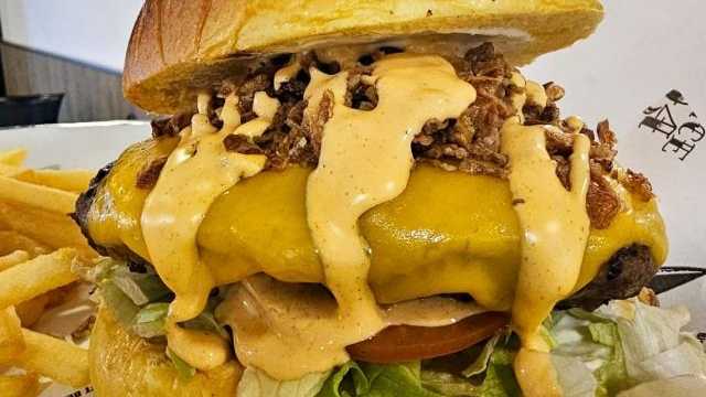 Ayudante/a de Cocina y Limpiador/a