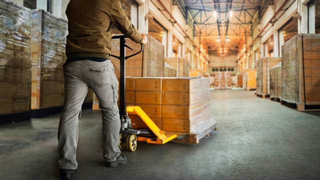 Preparador/a con transpaleta (imprescindible carnet transpaleta)