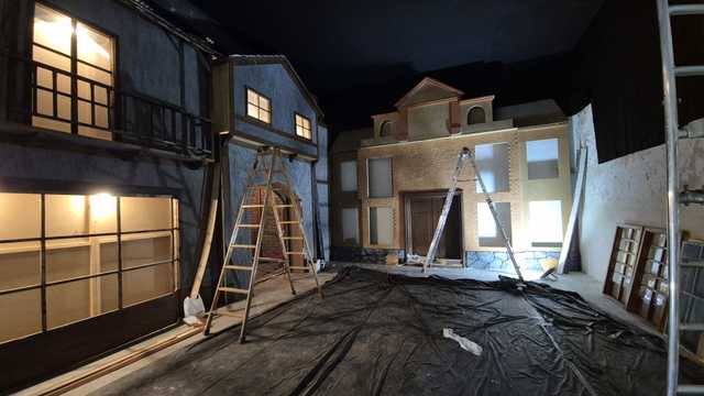Carpintero, construcción de decorados en madera.