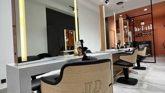 Oficial de Peluquería