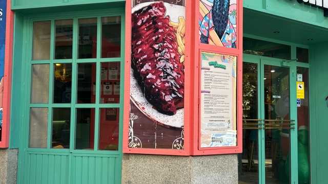 CAMARERO POLIVALENTE CHAMBERI