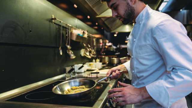 AYUD. COCINA 20 HORAS ZONA POZUELO DE ALARCON