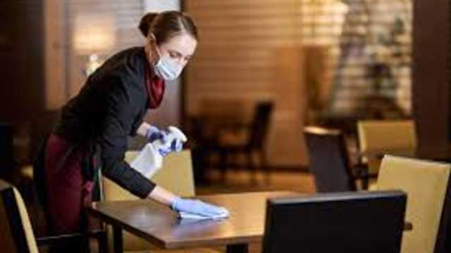 Ayudante/a de Cocina y Limpiador/a