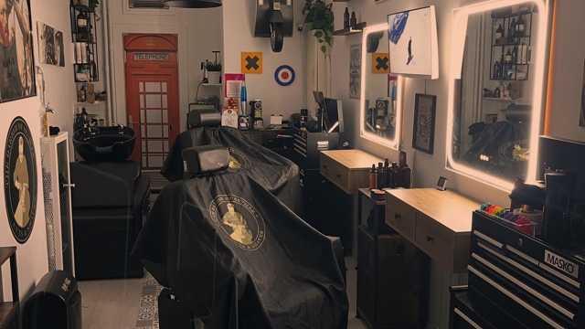 Buscamos barbero/a con estilo y experiencia”