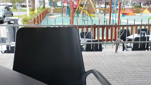 Camarero/a de Barra y Ayudante de Cocina