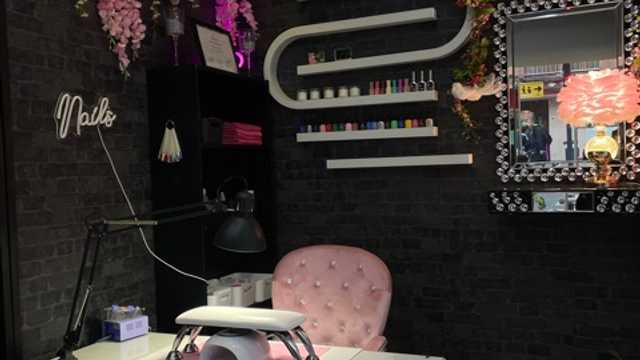 Manicurista o lashista