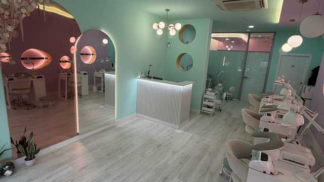 Técnico en manicura y pedicura rusa