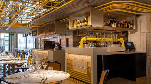 Head Waiter / Waitress