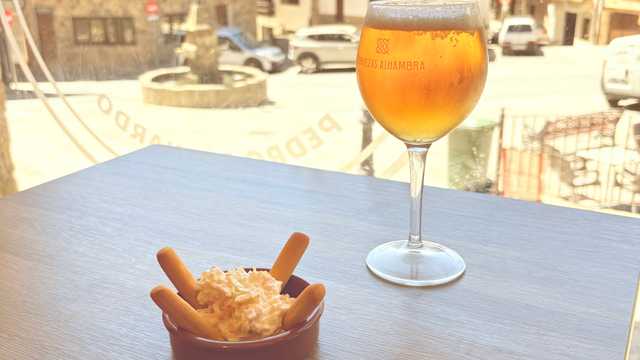 Camarero/a y Ayudante/a de Cocina