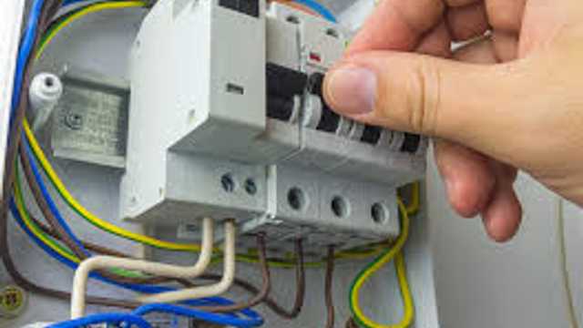 AYUDANTE DE ELECTRICISTA
