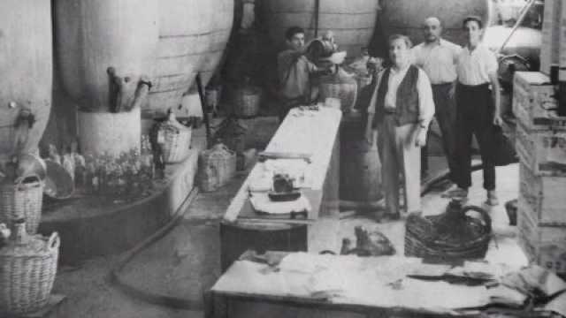 Ayudante de camarero y corte de jamón